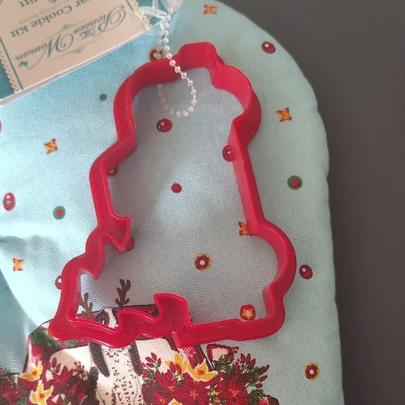 The Pioneer Woman Christmas Oven Mitt with Truck Design NWT - Picture 2 of 5